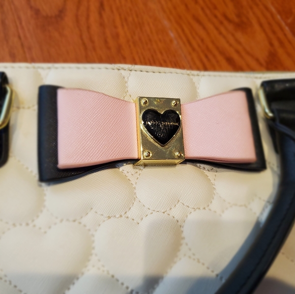 *****SOLD***** Betsey Johnson bag - Picture 3 of 4